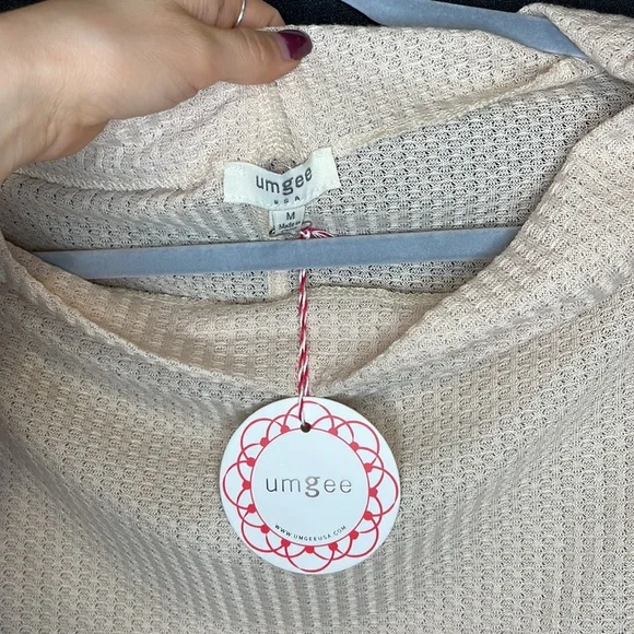 NWT Umgee Cowl Neck Dolman Waffle Top - Beige - Size Medium - Picture 3 of 7